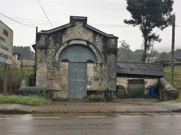 El antiguo matadero está ubicado en la antigua comarcal, en La Concha de Villaescusa. 