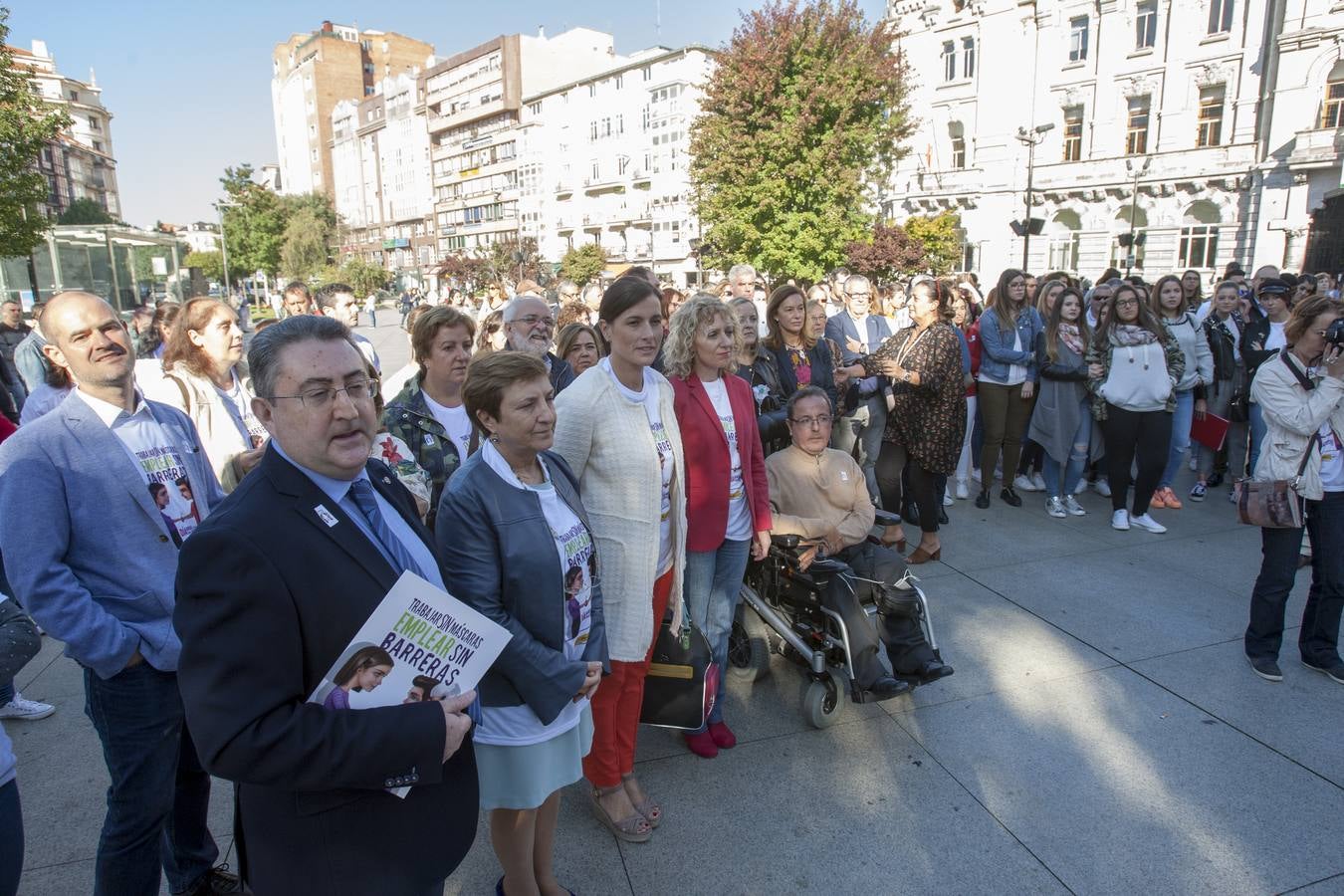 Santander acogió dos actos a la misma hora al no haberse consensuado por los colectivos uno conjunto que englobara a todos ellos 