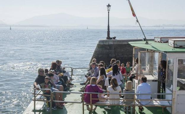 Imágenes de Santander, llena de turistas bajo un sol radiante. 