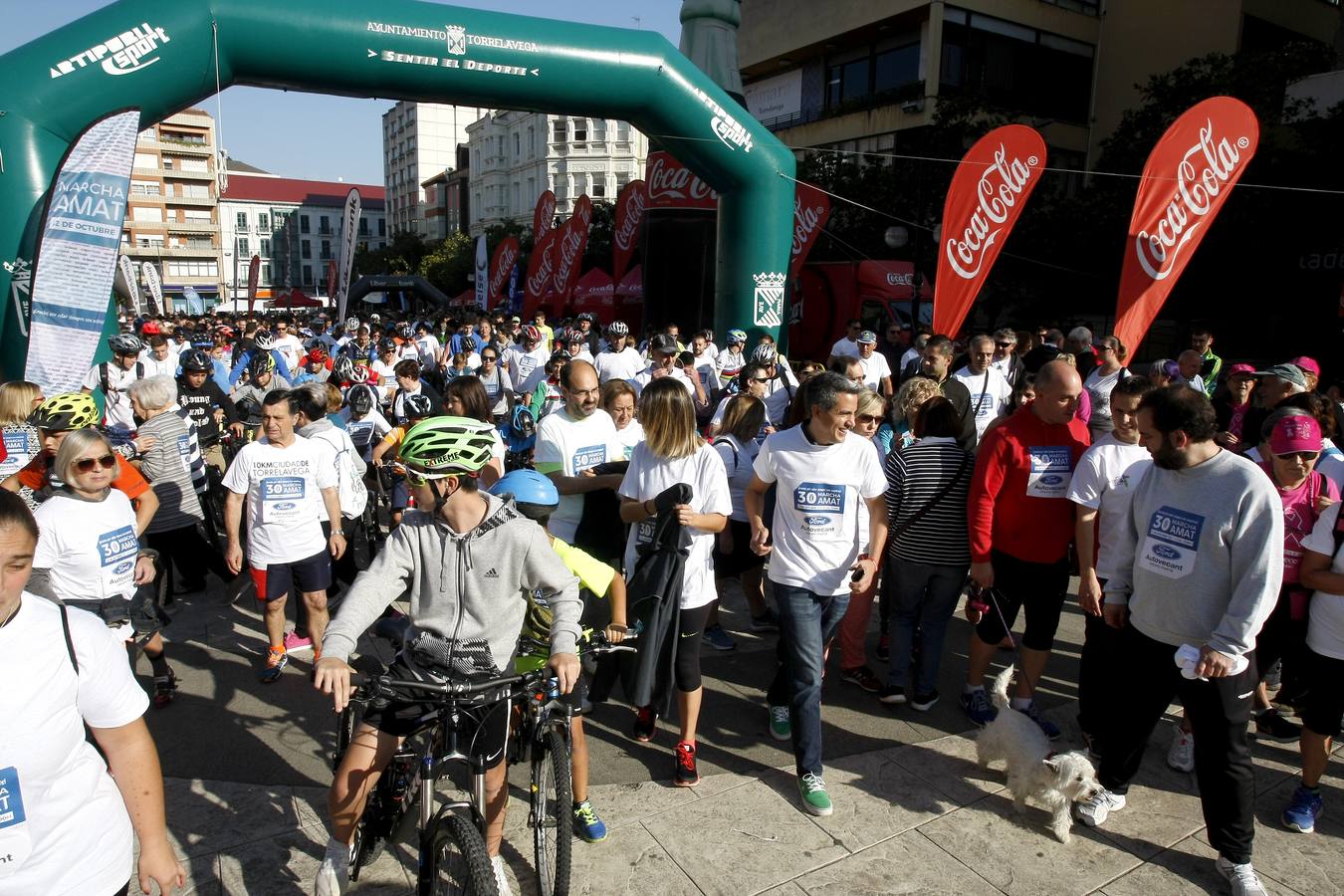 Multitudinaria marcha en favor de Amat