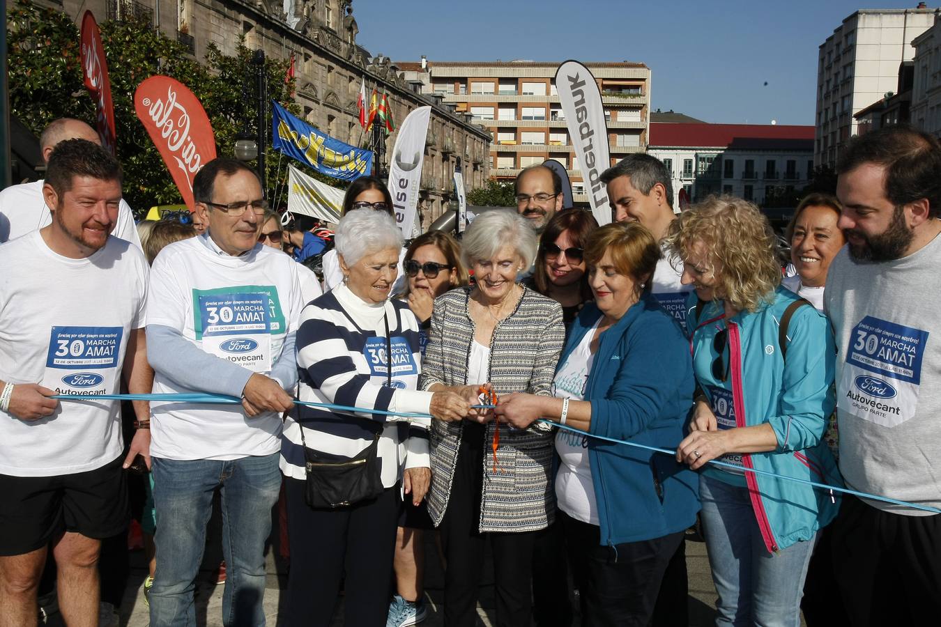 Multitudinaria marcha en favor de Amat