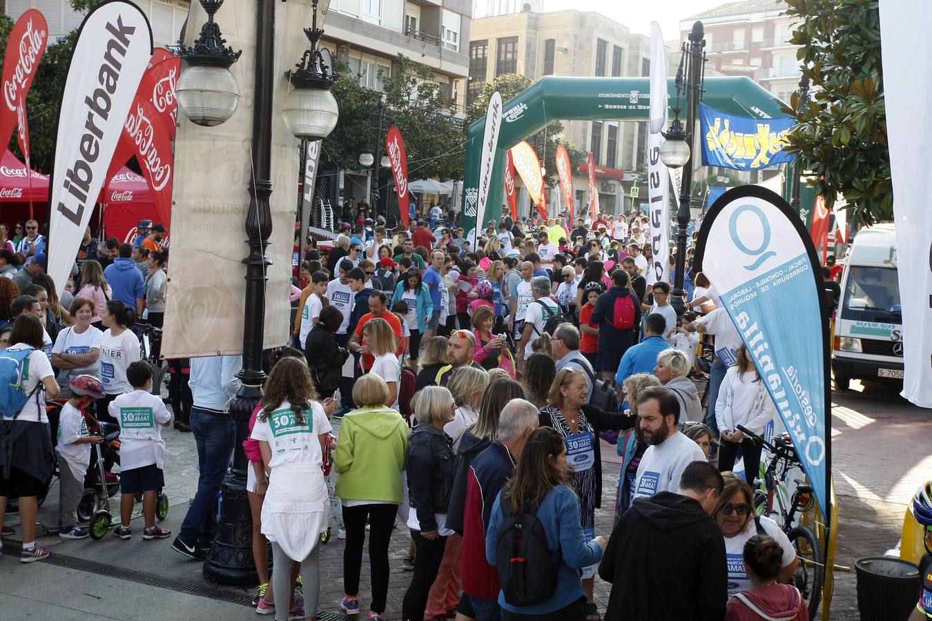 Multitudinaria marcha en favor de Amat