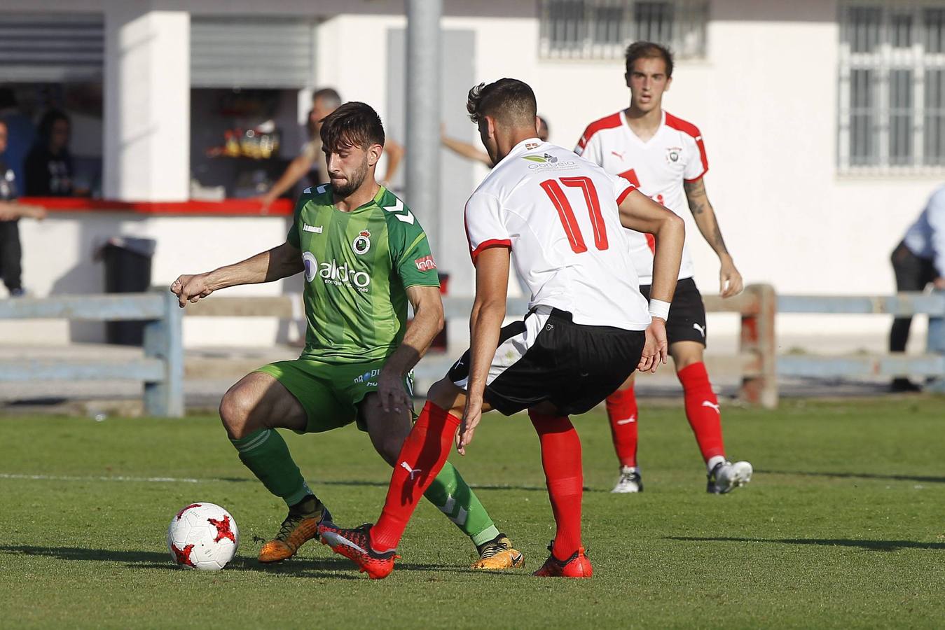 El Racing no puede pasar del empate a cero en Vitoria