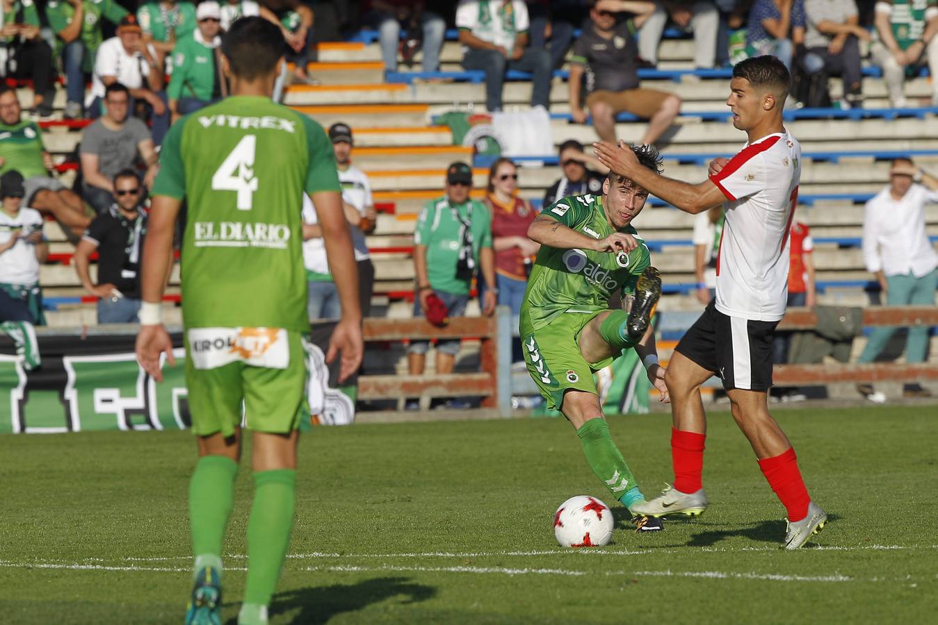 El Racing no puede pasar del empate a cero en Vitoria