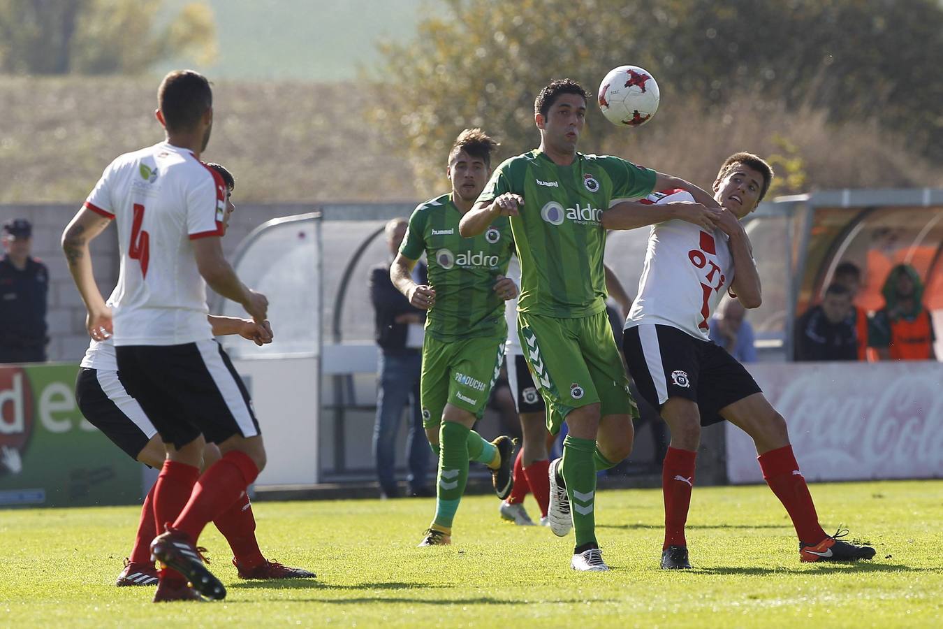 El Racing no puede pasar del empate a cero en Vitoria