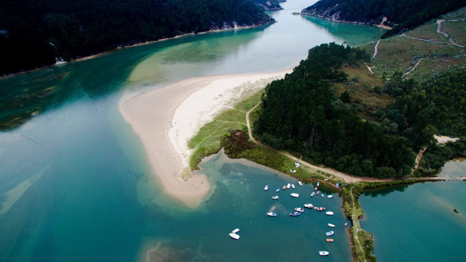 Laura García y Eduardo Suárez ganan el concurso fotográfico del Instituto de Hidráulica. Una treintena de las imágenes presentadas a esta primera edición, cuya temática eran los espacios naturales del litoral de Cantabria, se mostrará en una exposición itinerante 