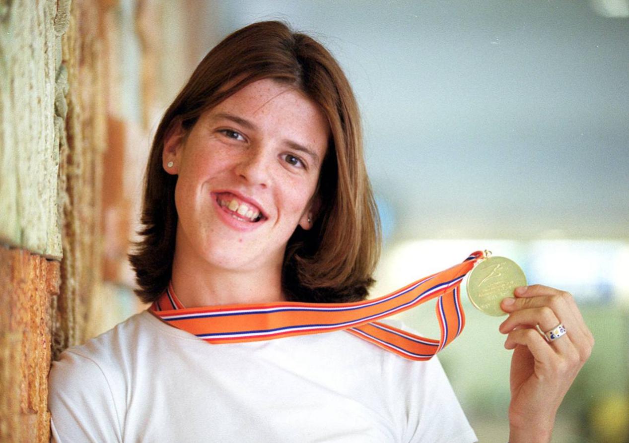 Beitia posa con la medalla de oro conseguida en el campeonato de Europa sub-23 de altura (2001).