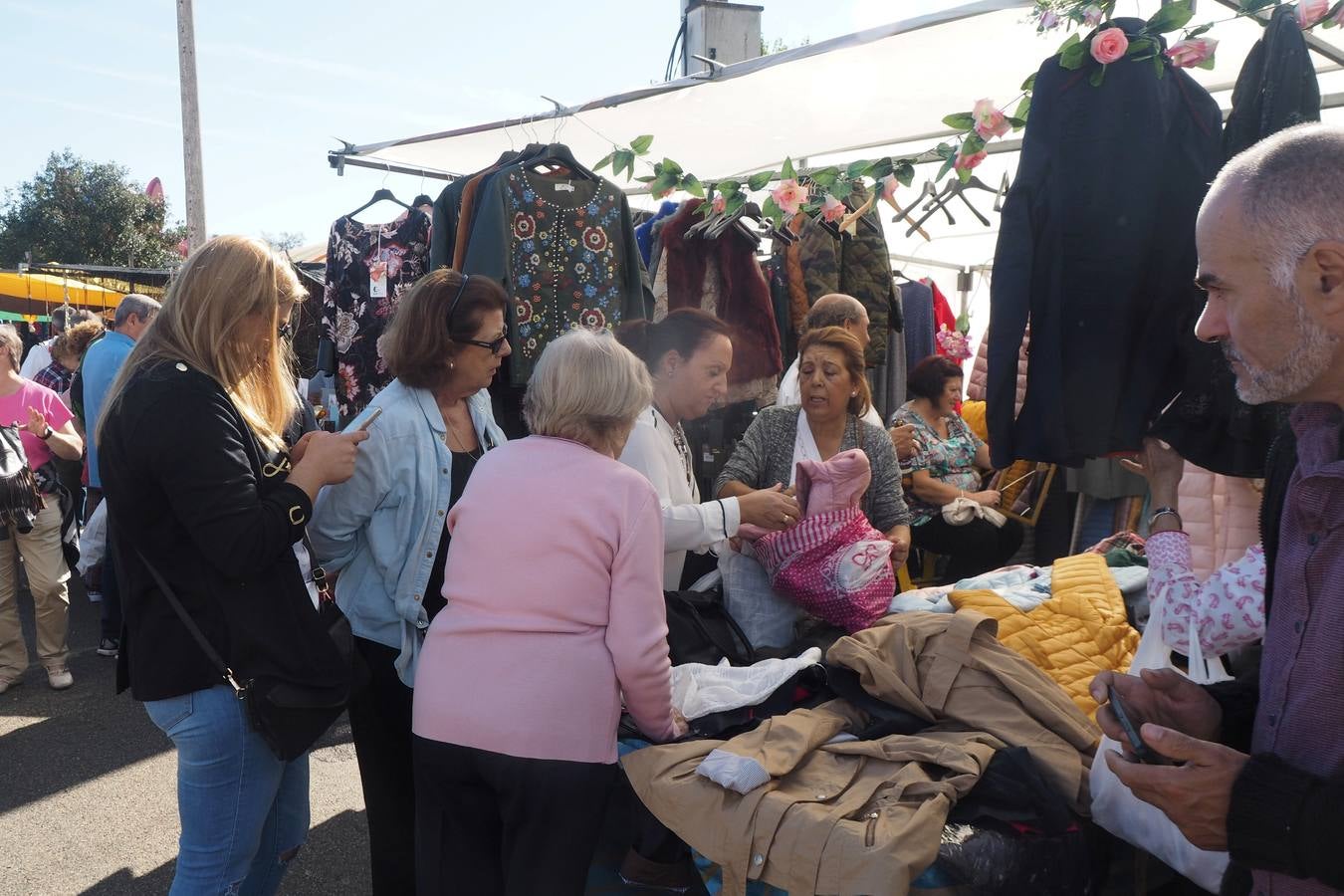 Más de 1.000 personas acuden a la tradicional cita ganadera y comercial que se celebra en Hoznayo