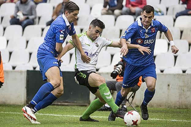 Óscar Fernández fue una auténtica pesadilla para los defensas del Barakaldo durante los 95 minutos del partido. 