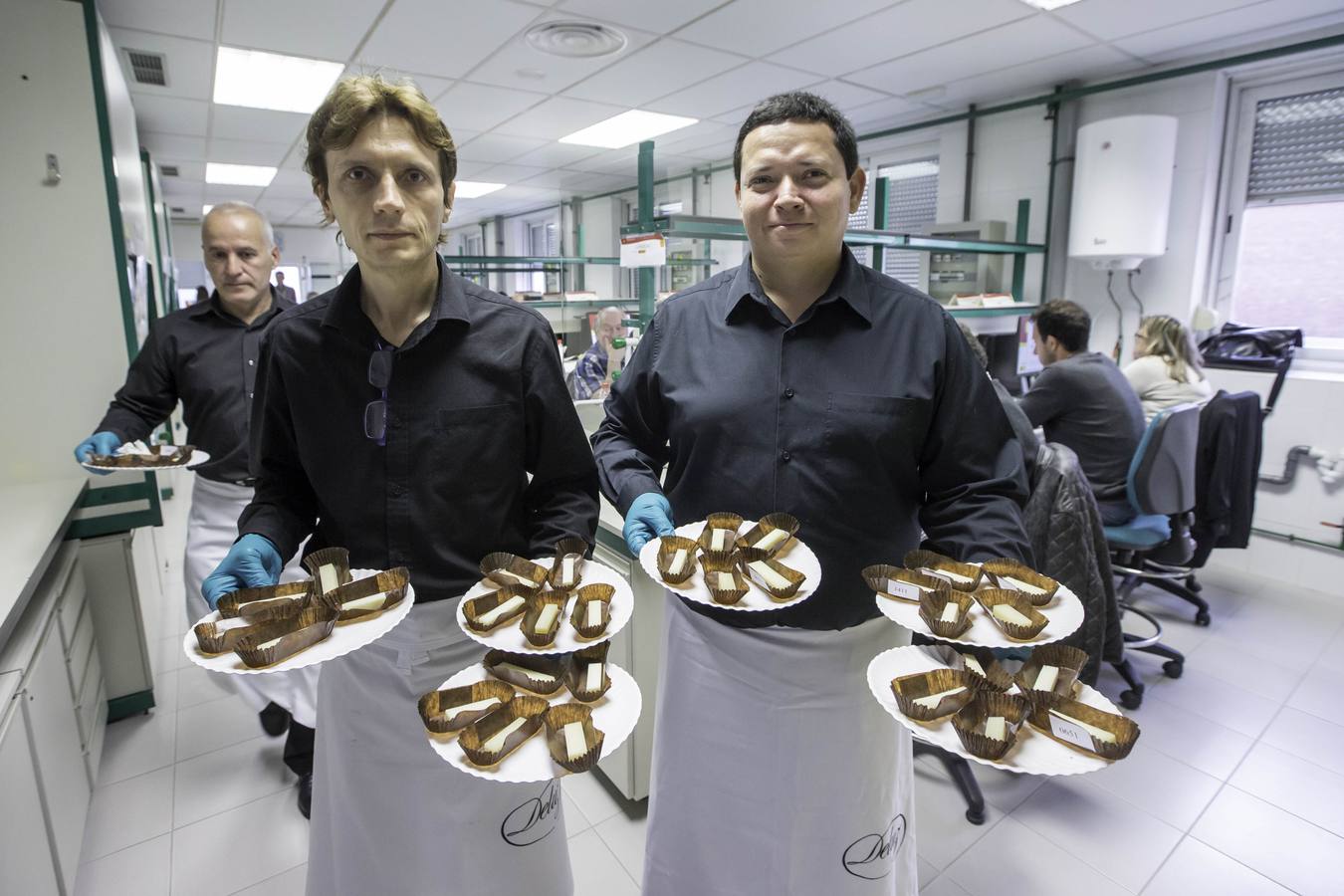 Cata para elegir los mejores quesos de España, en el Laboratorio Agroalimentario de Santander