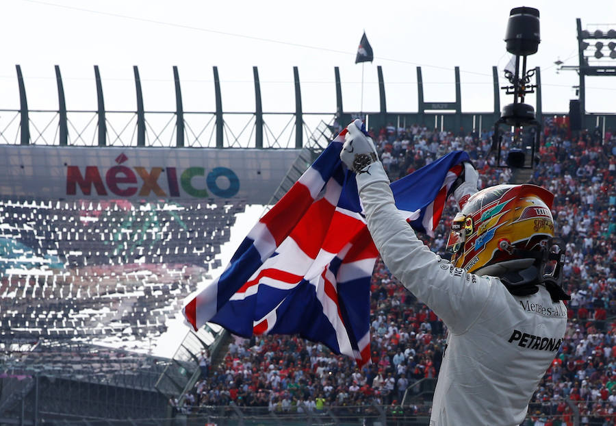 El piloto británico Lewis Hamilton se convirtió en campeón del Mundial de Fórmula 1 por cuarta vez.