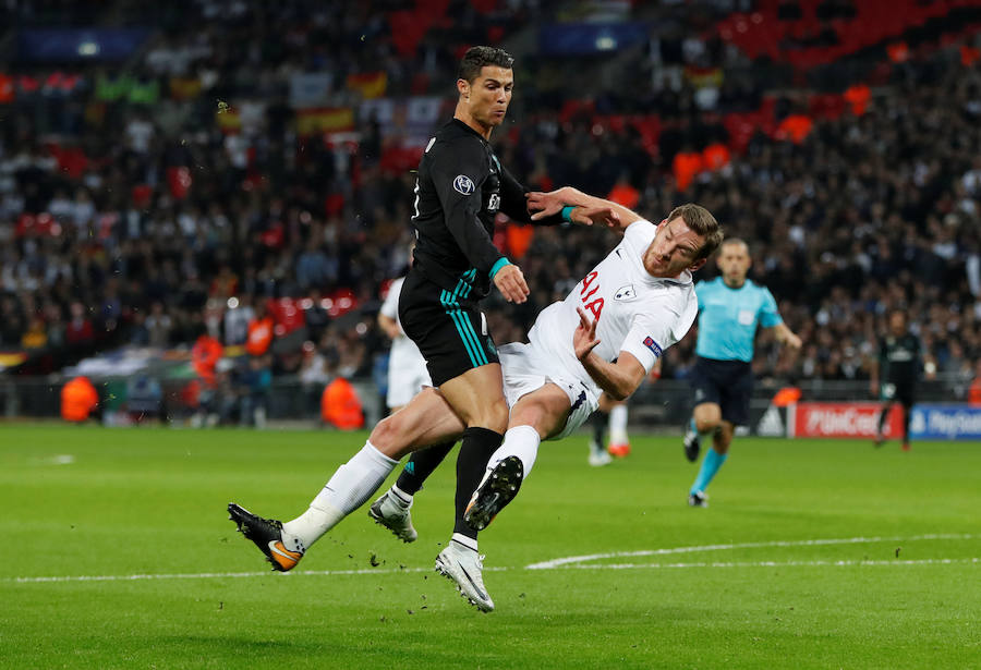 Los dos mejores equipos del Grupo H pelearon por la primera plaza del grupo en Wembley, que vibró y elevó los decibelios durante algunos momentos como el 1-0 de Delle Alli.