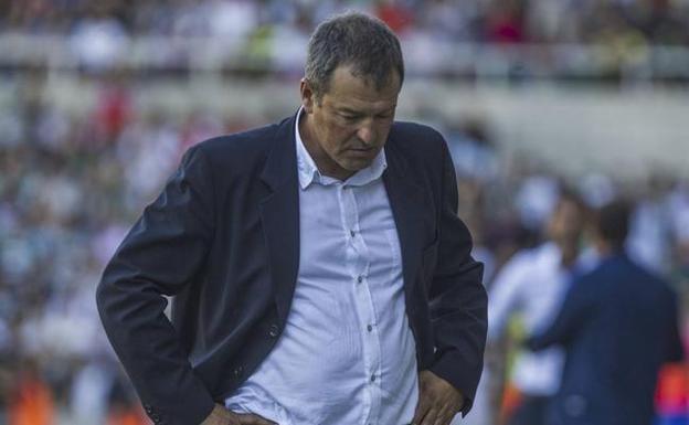 Ángel Viadero pasa por los peores días como entrenador del Racing desde que aceptó el reto de regresar a Santander.