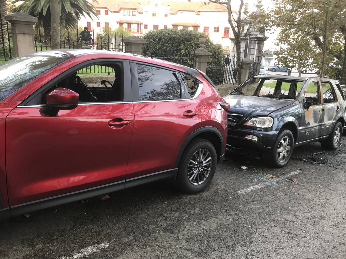 La noche de Halloween termina con un coche calcinado en El Sardinero