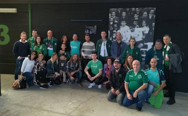 Imagen principal - Nando Yosu cuenta con una placa en la Tribuna Norte como homenaje