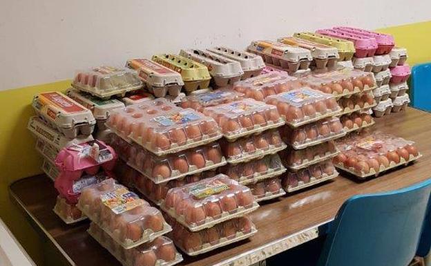 La Policía Local se inacutó de 105 docenas de huevos antes de que los lanzaran por las calles.