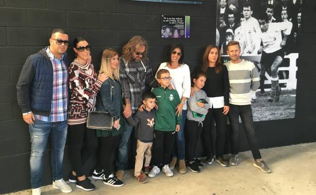 Nando Yosu cuenta con una placa en la Tribuna Norte como homenaje