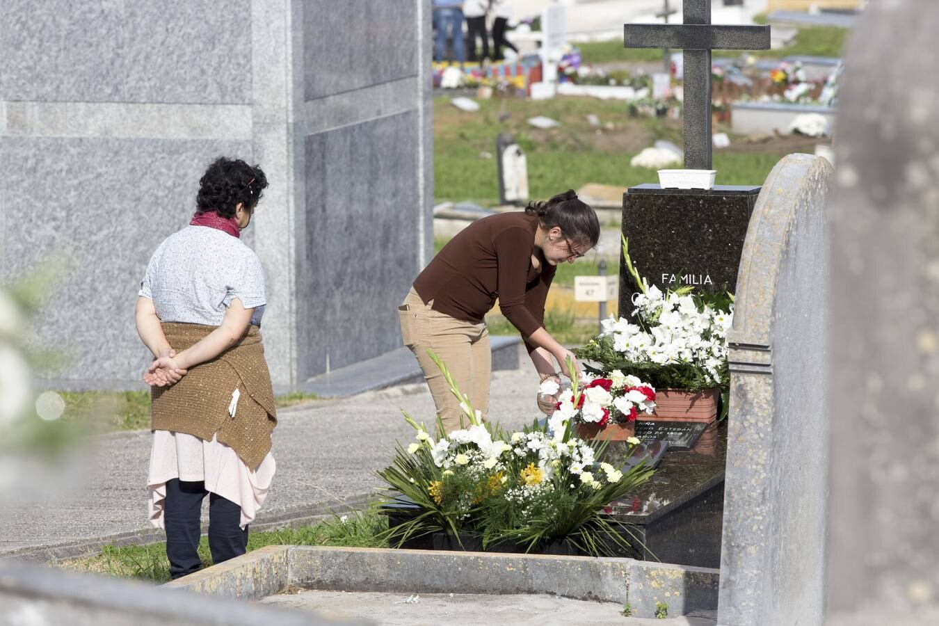 Miles de personas recorren hoy los cementerios de Cantabria