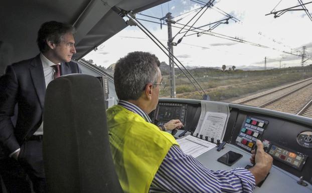 El impulso al ferrocarril marca el primer año de De la Serna como ministro