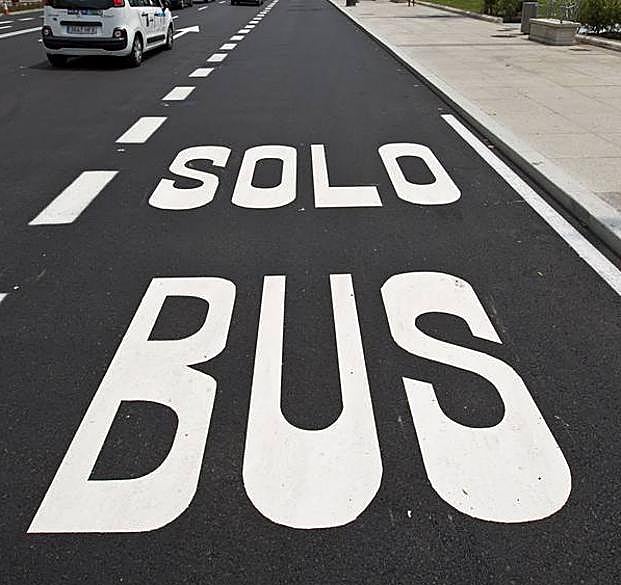 Zona del Paseo Pereda con el carril exclusivo bien visible. La leyenda cambiará a Metro-TUS 