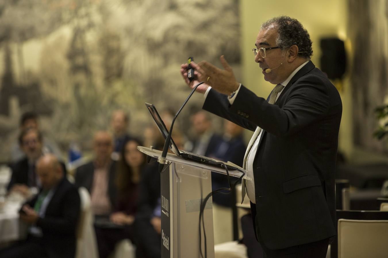 Miguel Montes Güell, director general de Banco Sabadell, ha ofrecido una ponencia organizada por el El Diario Montañés, titulada 'La ubicuidad de la nueva banca'