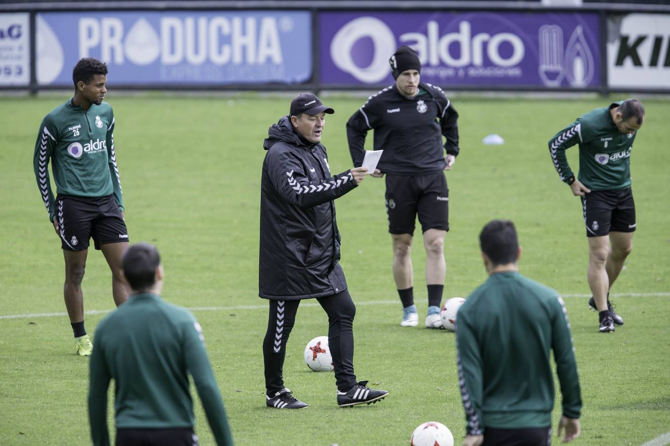 Entrenamiento del Racing bajo la lluvia