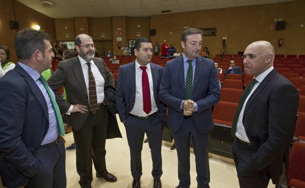 Francisco Gutiérrez, José Emilio Criado, Pedro Ortiz, Alfredo Pérez y Manolo Higuera, en la última Junta de Accionistas. 