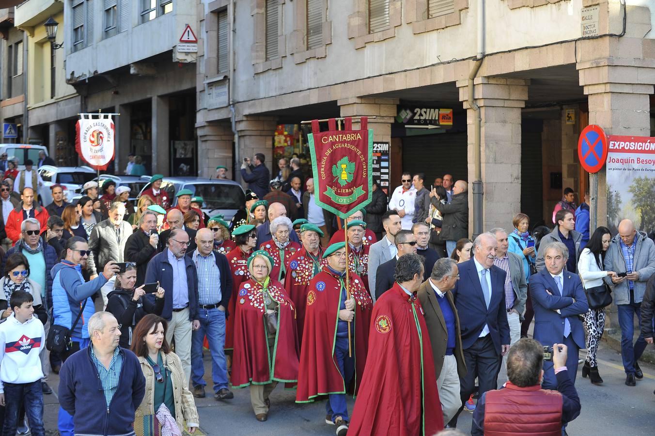 Potes se viste de gala para recibir al exseleccionador español de fútbol en una nueva edición de la Fiesta del Orujo.