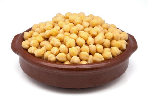 Garbanzos sin cerdo y cazuela de barro, para la adafina.