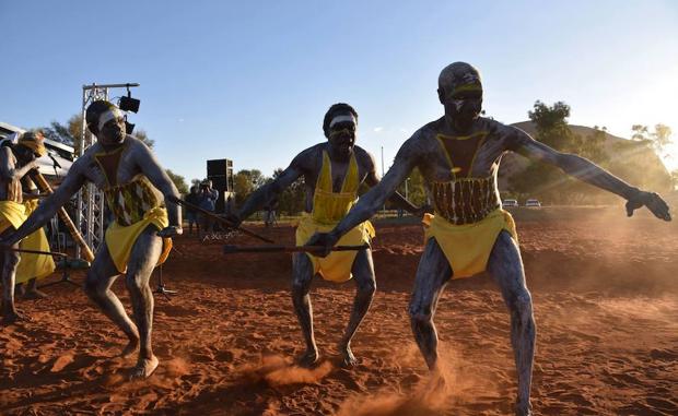 Baile durante una cumbre de aborígenes australianos. 