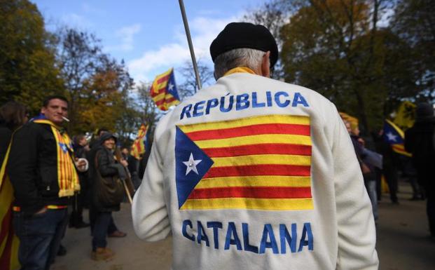 Los 'comuns' piden al independentismo incluir el «referéndum pactado» en el programa