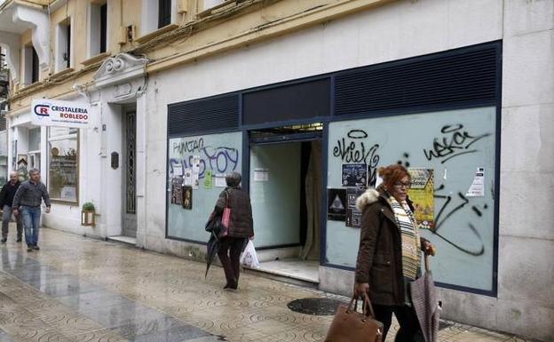 Torrelavega se llena de locales en venta, traspaso o alquiler