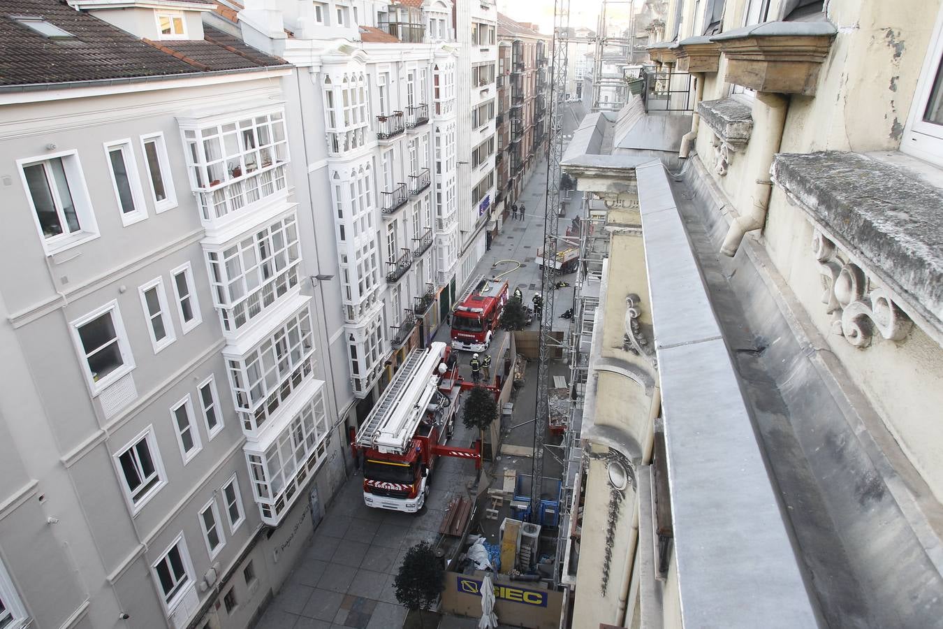 A las cinco de la madrugada, los bomberos acudieron al Museo de Arte Moderno de Santander, donde se declaró un incendio que ya está controlado