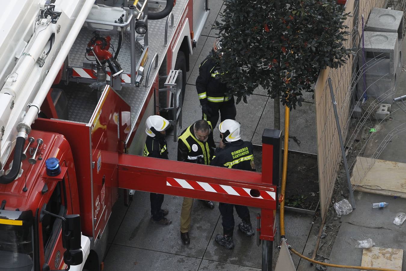 A las cinco de la madrugada, los bomberos acudieron al Museo de Arte Moderno de Santander, donde se declaró un incendio que ya está controlado