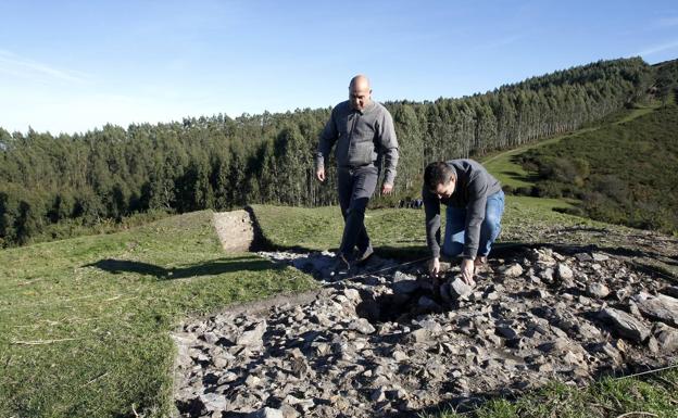 Los arqueólogos que han dirigidos las tareas de investigación y excavación.