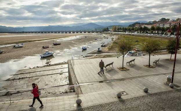 Obras de construcción del nuevo puerto deportivo. 