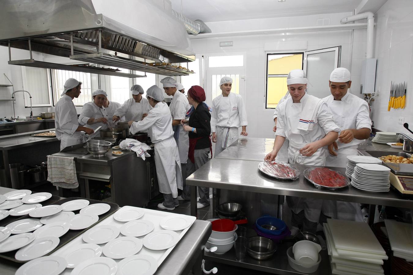 El IES Besaya estrenó este miércoles sus nuevas instalaciones de cocina.