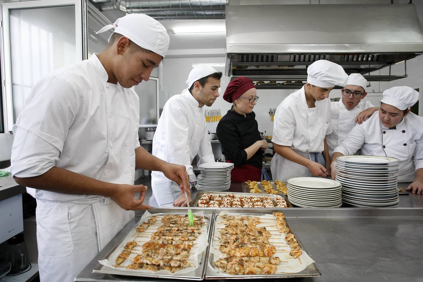 El IES Besaya estrenó este miércoles sus nuevas instalaciones de cocina.