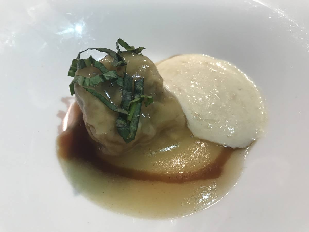 Algunas de las especialidades de la carta y rincones del restaurante de Hoznayo que acaba de conseguir una Estrella Michelin