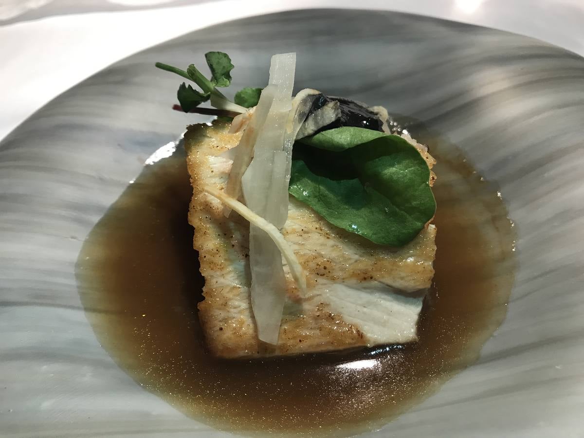Algunas de las especialidades de la carta y rincones del restaurante de Hoznayo que acaba de conseguir una Estrella Michelin