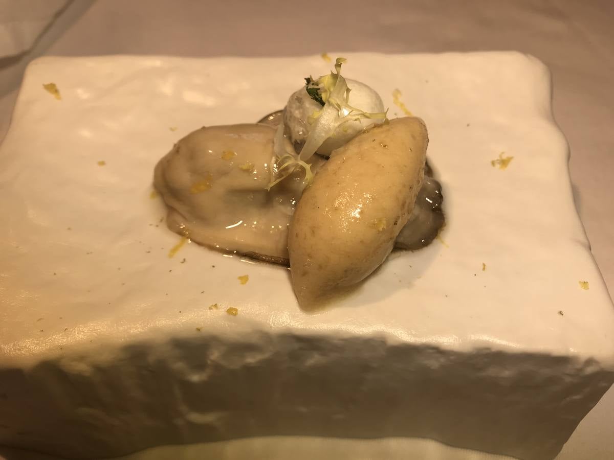 Algunas de las especialidades de la carta y rincones del restaurante de Hoznayo que acaba de conseguir una Estrella Michelin