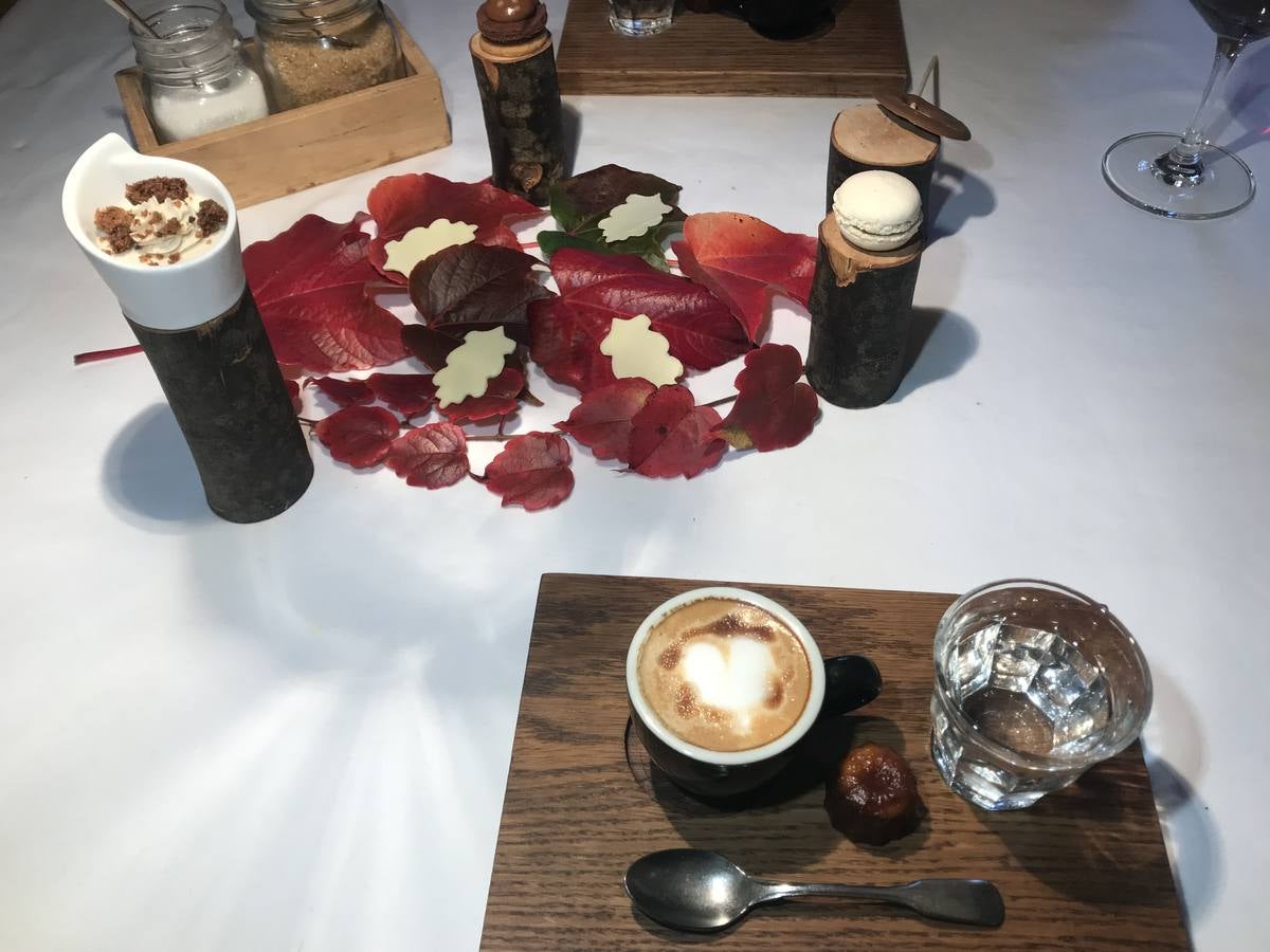 Algunas de las especialidades de la carta y rincones del restaurante de Hoznayo que acaba de conseguir una Estrella Michelin
