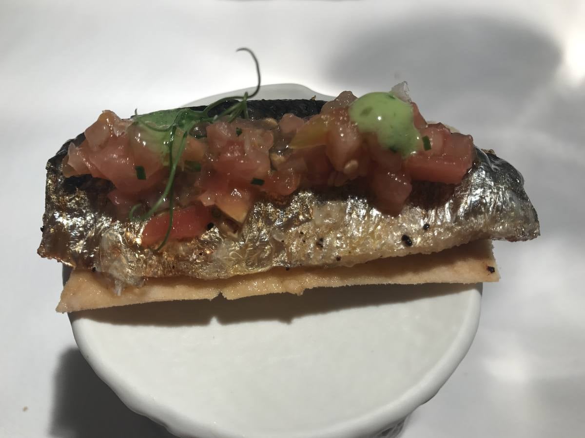 Algunas de las especialidades de la carta y rincones del restaurante de Hoznayo que acaba de conseguir una Estrella Michelin