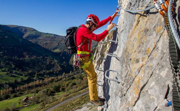 La vía ferrata de Liérganes ha sido diseñada para que sea accesible para todos los públicos.