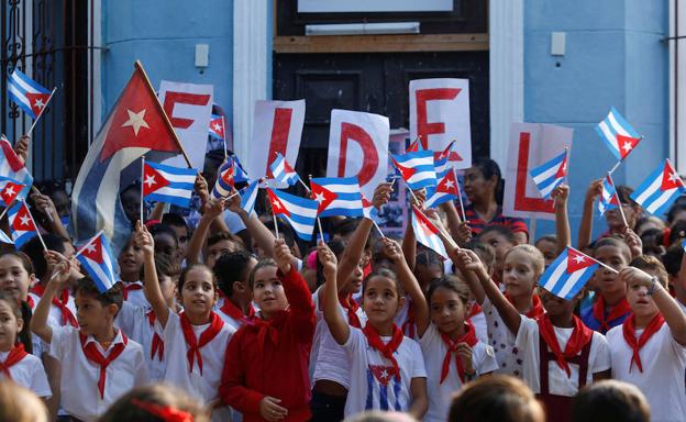 Imagen principal - Homenajes a Fidel Castro en el primer aniversario de su muerte.