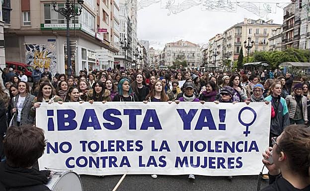 Un millar de personas se manifiesta en Santander contra la violencia machista