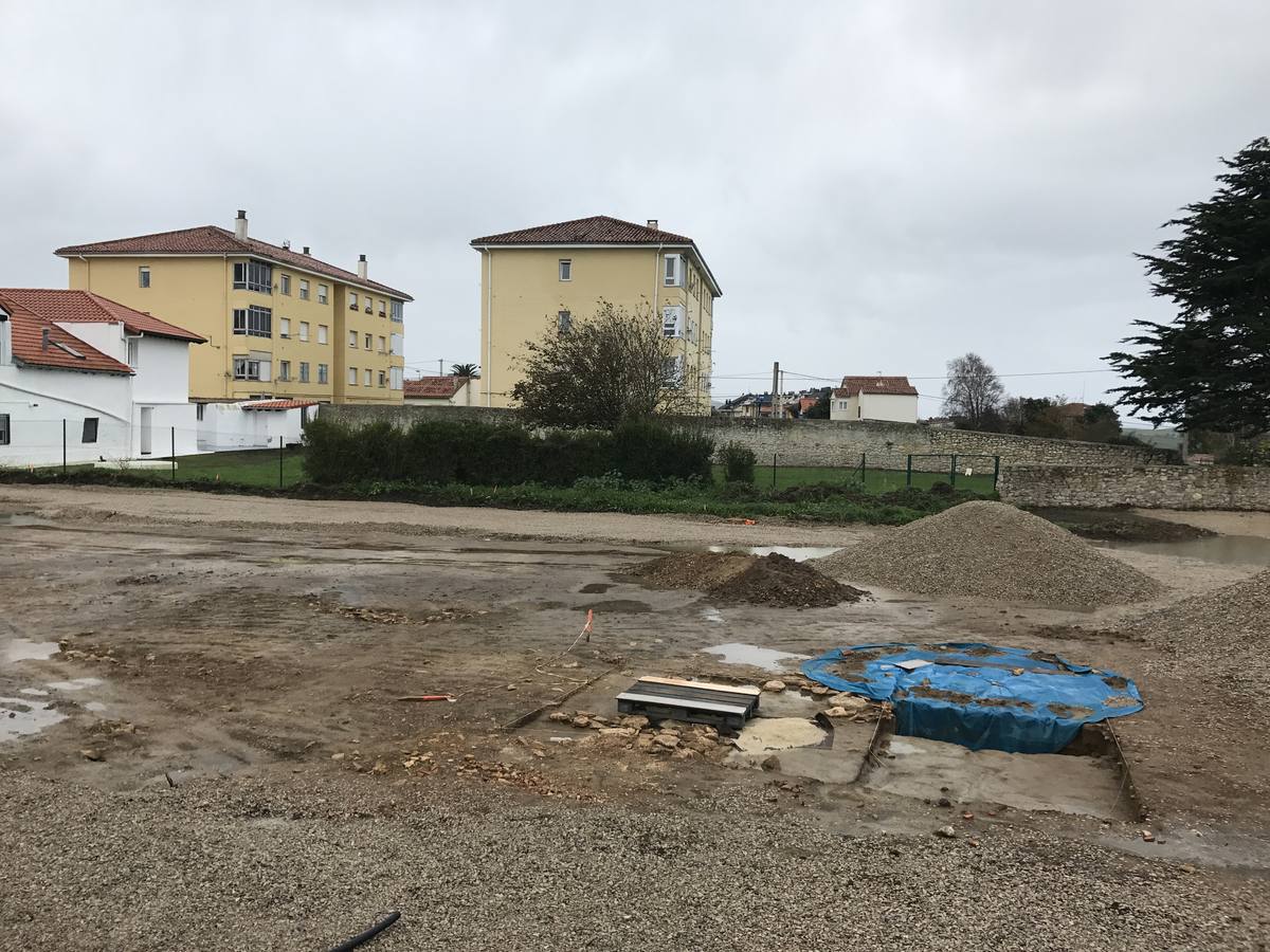 Restos romanos hallados en las obras del aparcamiento de Suances