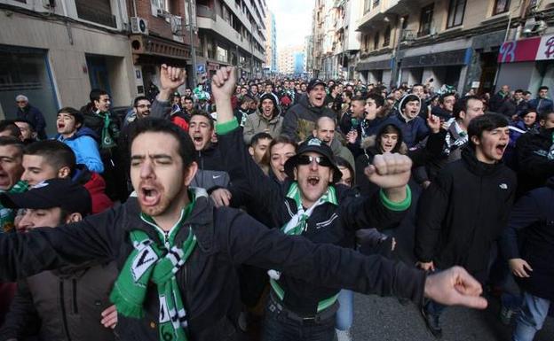 Seguidores verdiblancos en enero del año pasado por las calles de Logroño.l