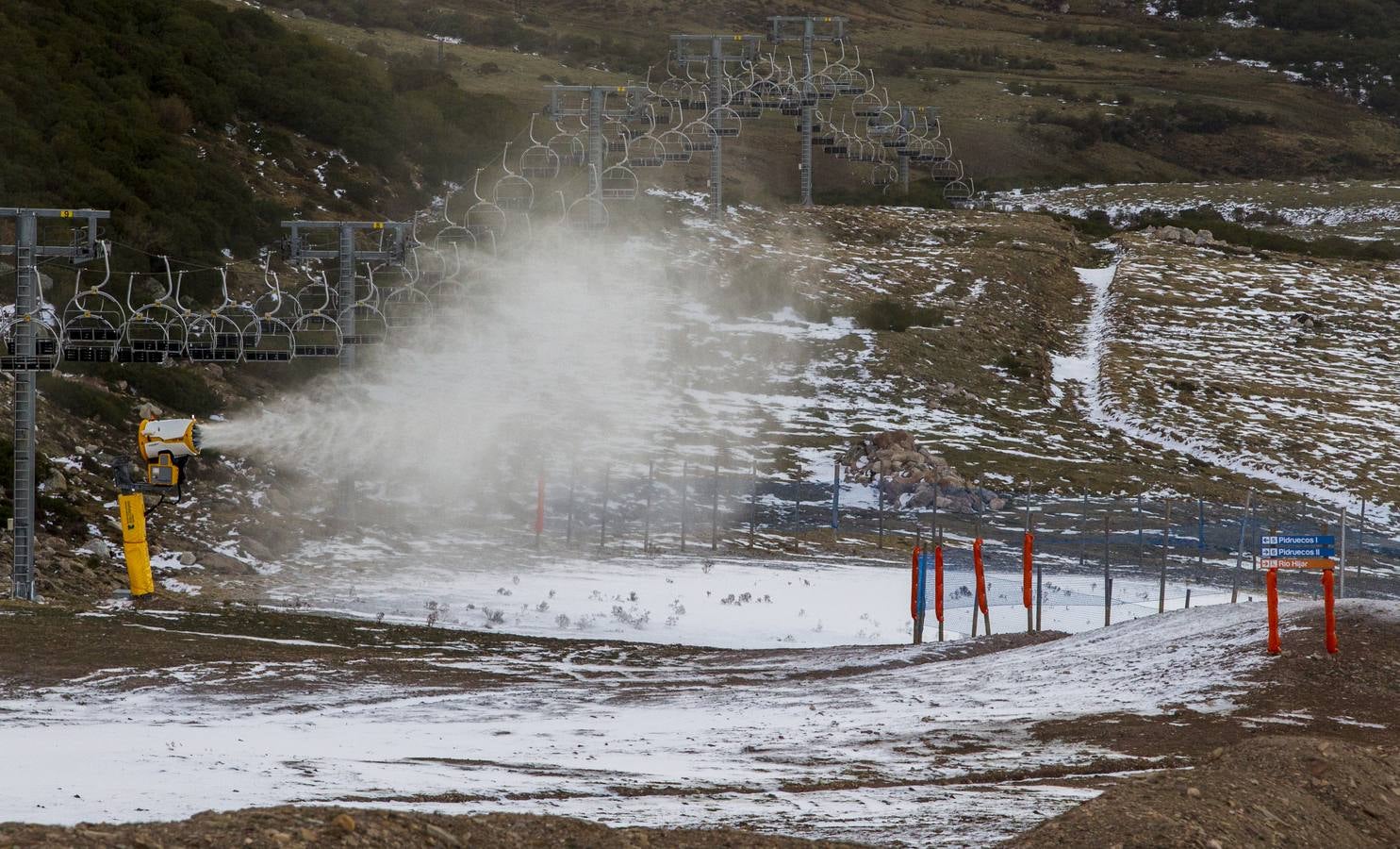 Los cañones de Alto Campoo, en acción