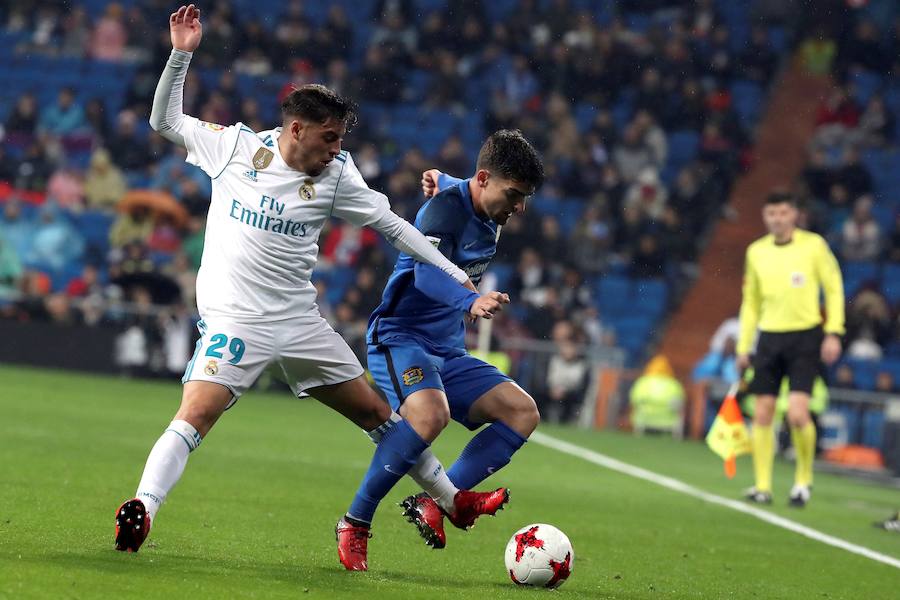 El conjunto blanco no pasó del empate en el Santiago Bernabéu ante el líder del Grupo I de la Segunda División B.